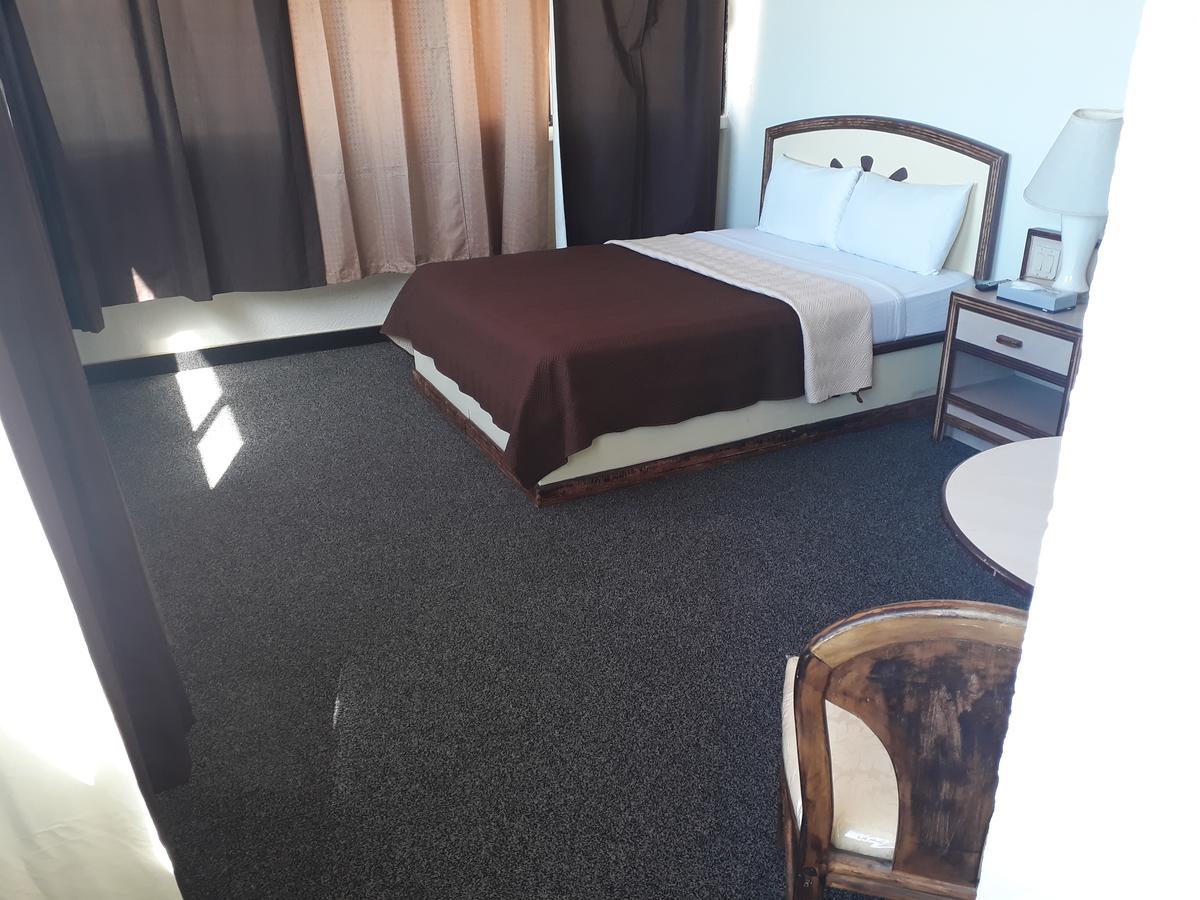 Hotel Corona Plaza Rosarito Ruang foto